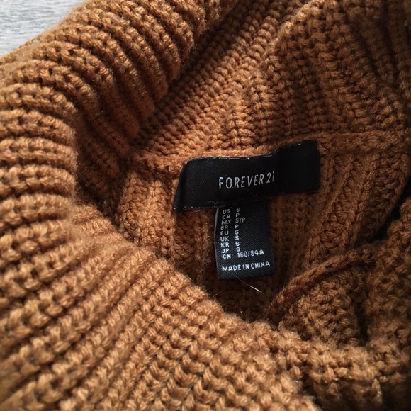 Beautiful, cozy Forever 21 turtleneck - Picture 3 of 3